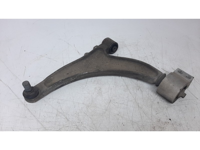 Recambio de brazo suspension inferior delantero izquierdo para opel insignia berlina 2.0 16v cdti referencia OEM IAM 84248214  