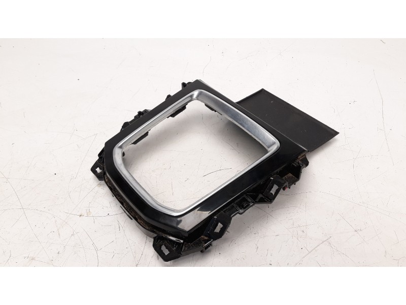 Recambio de moldura para mazda cx-5 2.2 turbodiesel cat referencia OEM IAM KB7W64341  