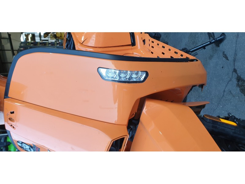 Recambio de moldura para lambretta v200 special flex special flex referencia OEM IAM L65301LMBAE00  