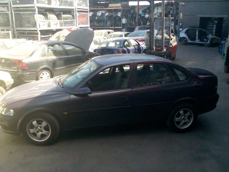 opel vectra b berlina del año 1996