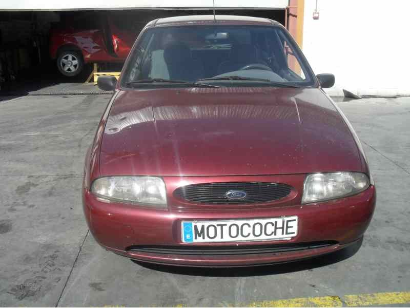 ford fiesta berlina del año 1998