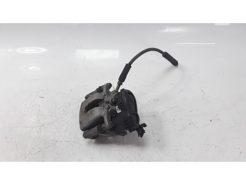Recambio de pinza de freno trasera derecha para mercedes-benz clase cla (w117) cla 180 (117.342) referencia OEM IAM 0004232481  