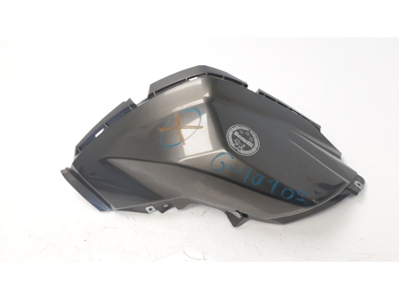 Recambio de moldura para benelli trk 502 trk 502 referencia OEM IAM 65674P160000  