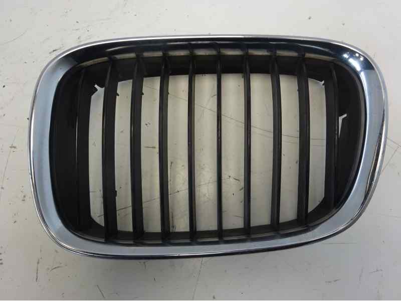 Recambio de rejilla delantera para bmw serie 5 berlina (e39) 523i referencia OEM IAM 51138159315 107060706 BM0442104