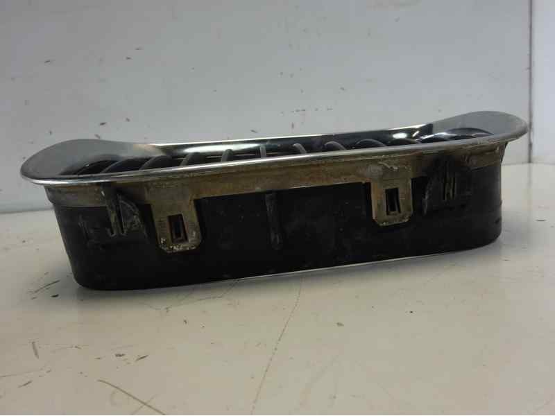 Recambio de rejilla delantera para bmw serie 5 berlina (e39) 523i referencia OEM IAM 51138159315 107060706 BM0442104