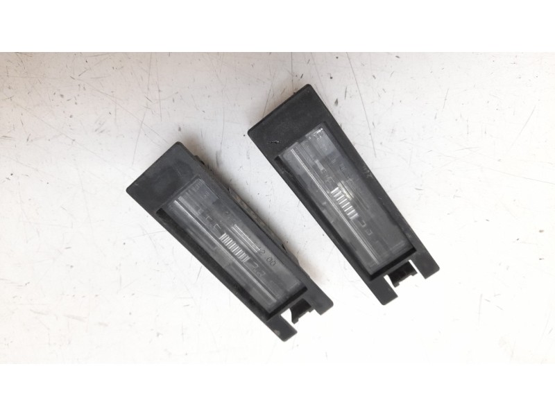 Recambio de piloto matricula para opel corsa e 1.4 referencia OEM IAM 13251936  