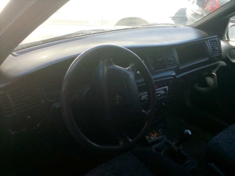 opel vectra b berlina del año 1996