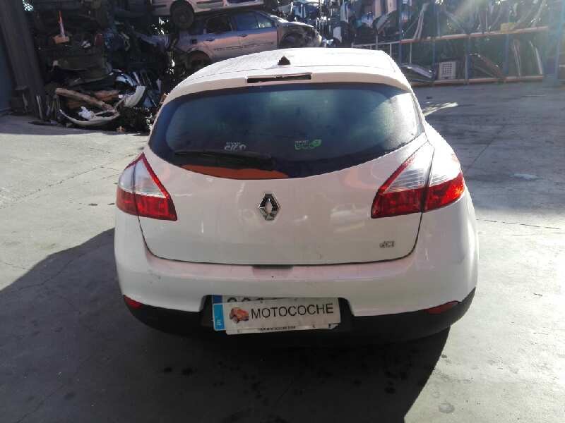 renault megane iii berlina 5 p del año 2011