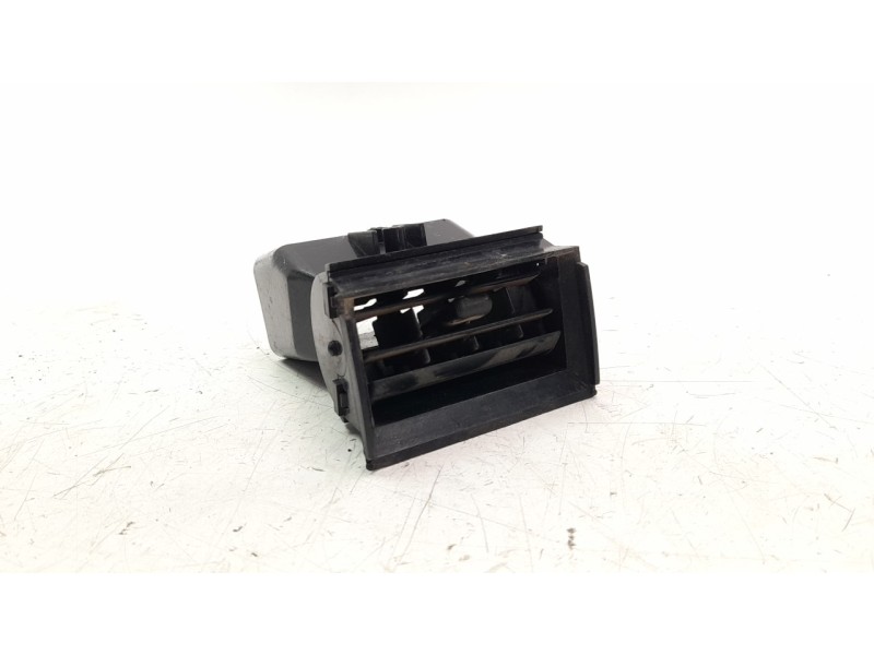 Recambio de rejilla aireadora para nissan patrol (k/w260) largo ta referencia OEM IAM 68750C8260  
