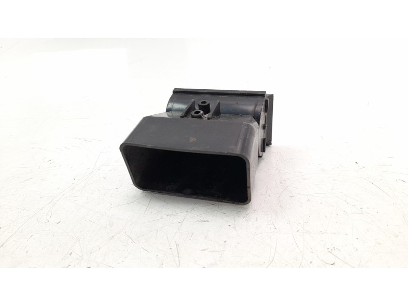Recambio de rejilla aireadora para nissan patrol (k/w260) largo ta referencia OEM IAM 68750C8260  