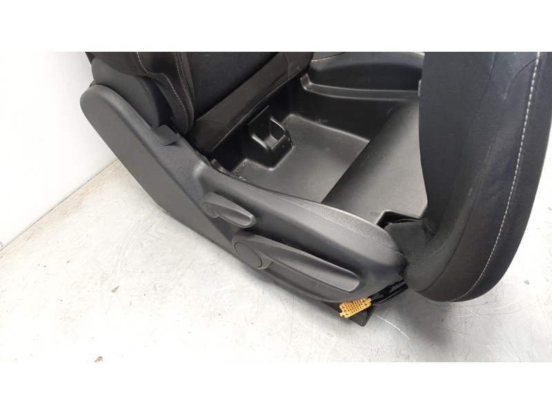 Recambio de juego asientos completo para jeep cherokee 2.0 m-jet cat referencia OEM IAM 6ER03DX9AB  