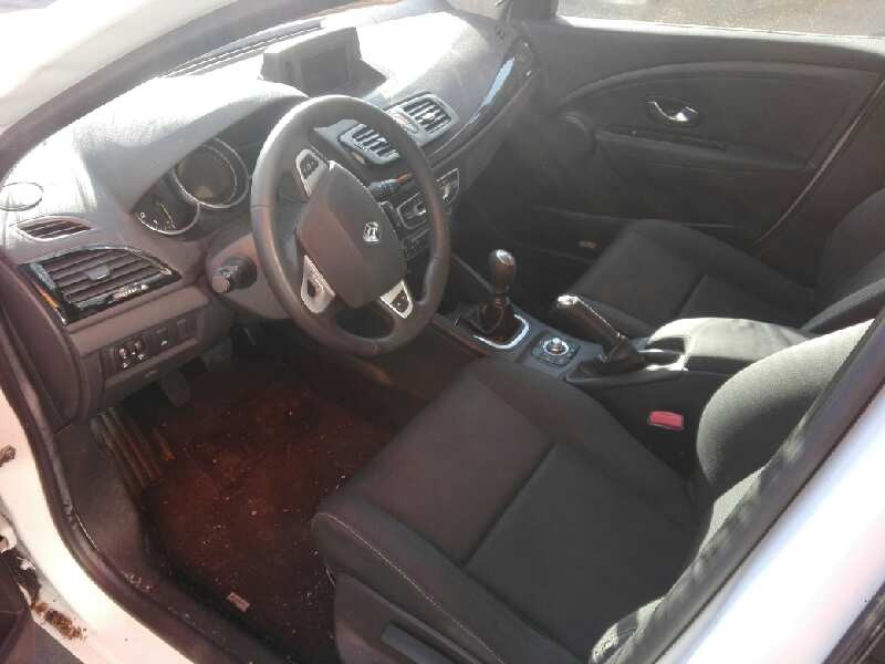 renault megane iii berlina 5 p del año 2011