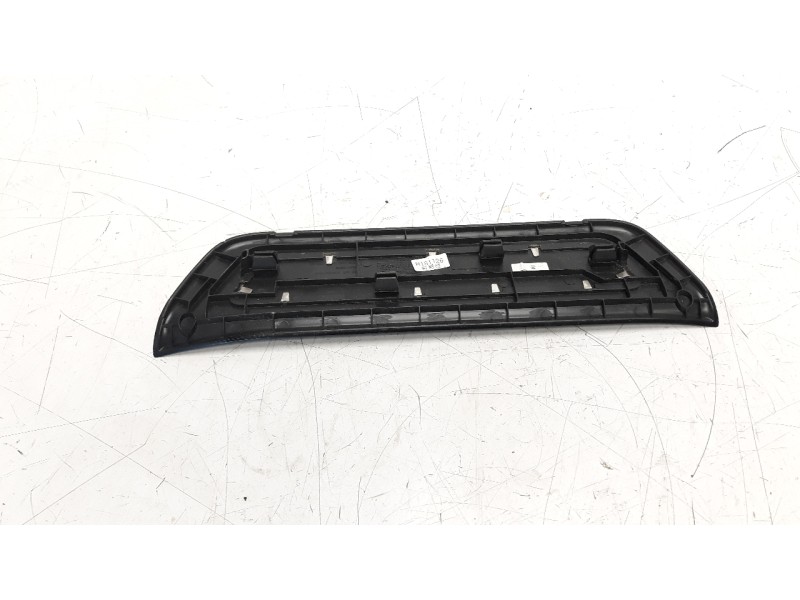 Recambio de moldura para kia niro referencia OEM IAM 85877G5100  