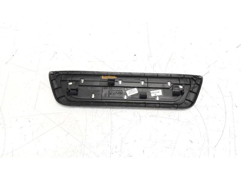 Recambio de moldura para kia niro referencia OEM IAM 85877G5100  