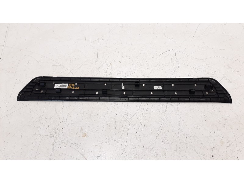Recambio de moldura para kia niro referencia OEM IAM 85883G5100  