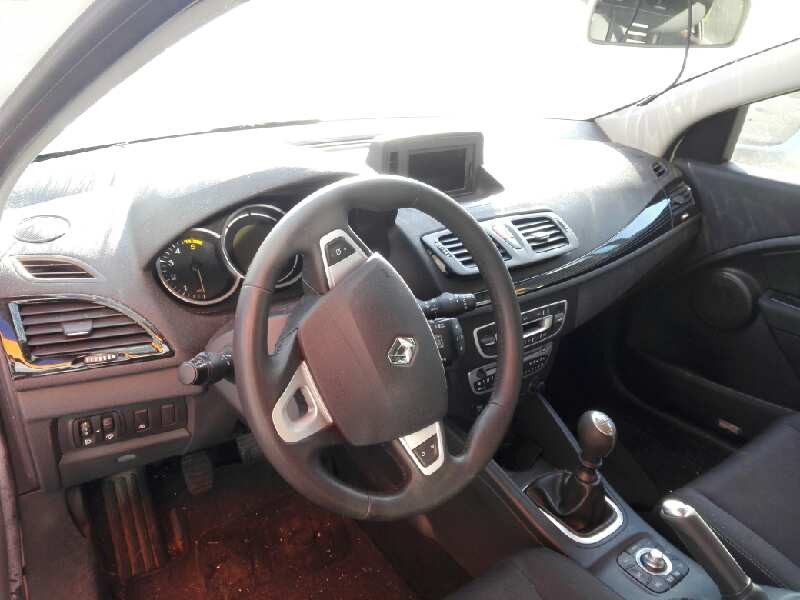 renault megane iii berlina 5 p del año 2011