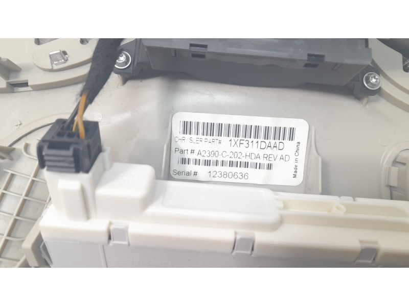Recambio de luz interior para jeep cherokee 2.0 m-jet cat referencia OEM IAM 1XF311DAAD  