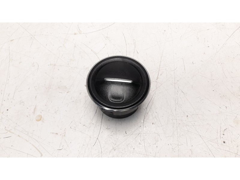 Recambio de rejilla aireadora para dacia sandero 0.9 tce cat referencia OEM IAM 687607797R  