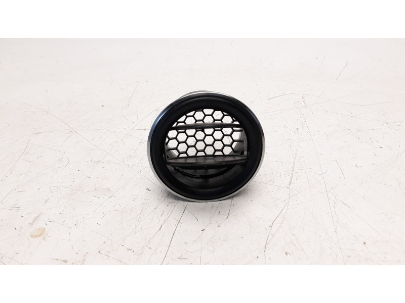 Recambio de rejilla aireadora para dacia sandero 0.9 tce cat referencia OEM IAM 687607797R  
