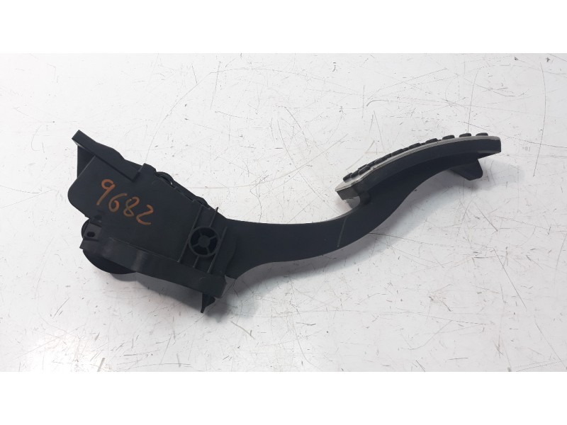 Recambio de potenciometro pedal para mercedes-benz clase cla (w117) cla 180 (117.342) referencia OEM IAM A2463001604  