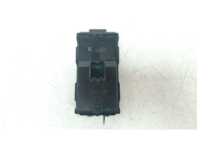 Recambio de mando elevalunas delantero izquierdo para opel insignia berlina 2.0 16v cdti referencia OEM IAM 13305011  