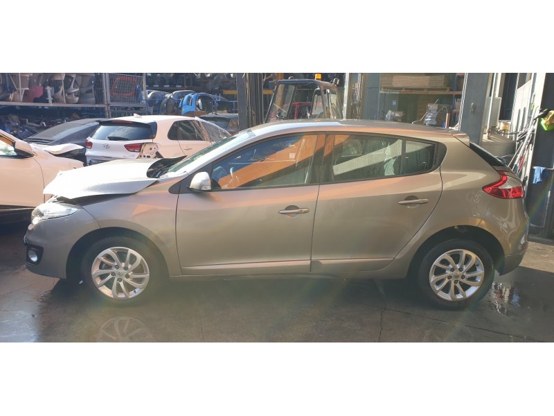 renault megane iii berlina 5 p del año 2012