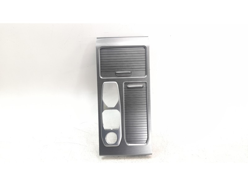 Recambio de consola central para ssangyong rexton limited 4x4 referencia OEM IAM 7796336500  