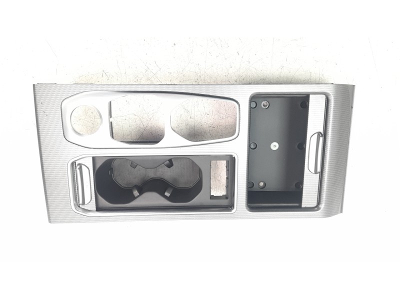 Recambio de consola central para ssangyong rexton limited 4x4 referencia OEM IAM 7796336500  