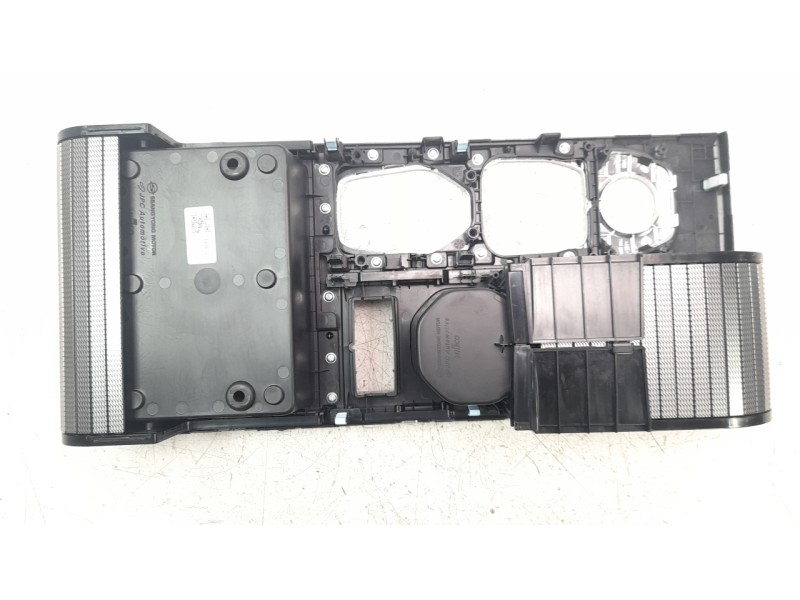Recambio de consola central para ssangyong rexton limited 4x4 referencia OEM IAM 7796336500  