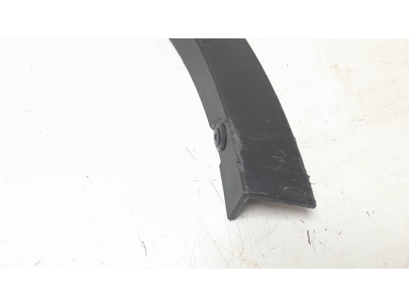 Recambio de aletin delantero derecho para ssangyong rexton limited 4x4 referencia OEM IAM 7952036000  