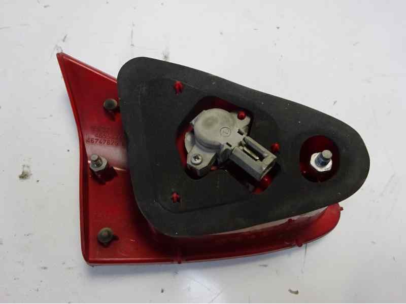 Recambio de piloto trasero derecho para alfa romeo 147 (190) 1.9 jtd distinctive referencia OEM IAM 0000046556348 103F01101552 