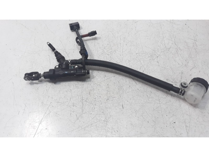 Recambio de bomba freno para yamaha yzf-r6 referencia OEM IAM 56P2583V00  