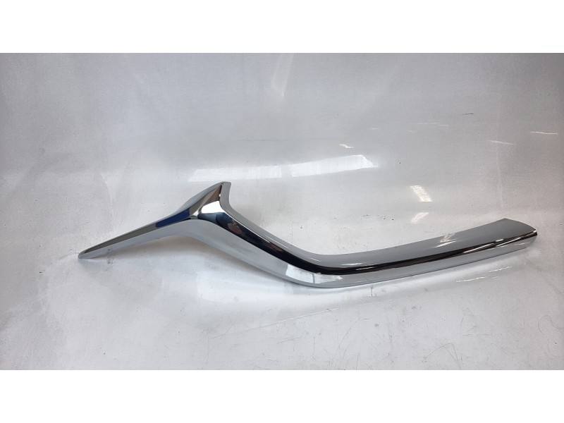 Recambio de moldura bajo faro derecho para mazda cx-5 evolution 2wd referencia OEM IAM KB8A507J1  