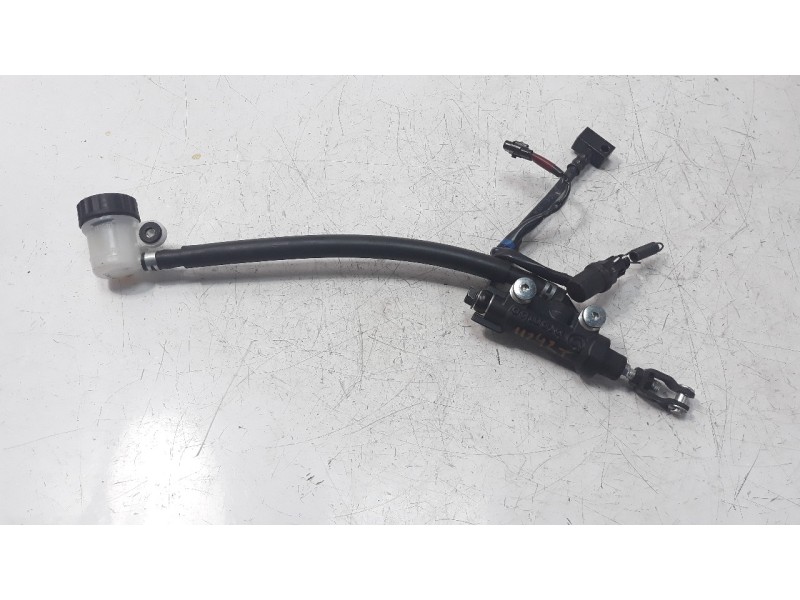Recambio de bomba freno para yamaha yzf-r6 referencia OEM IAM 56P2583V00  