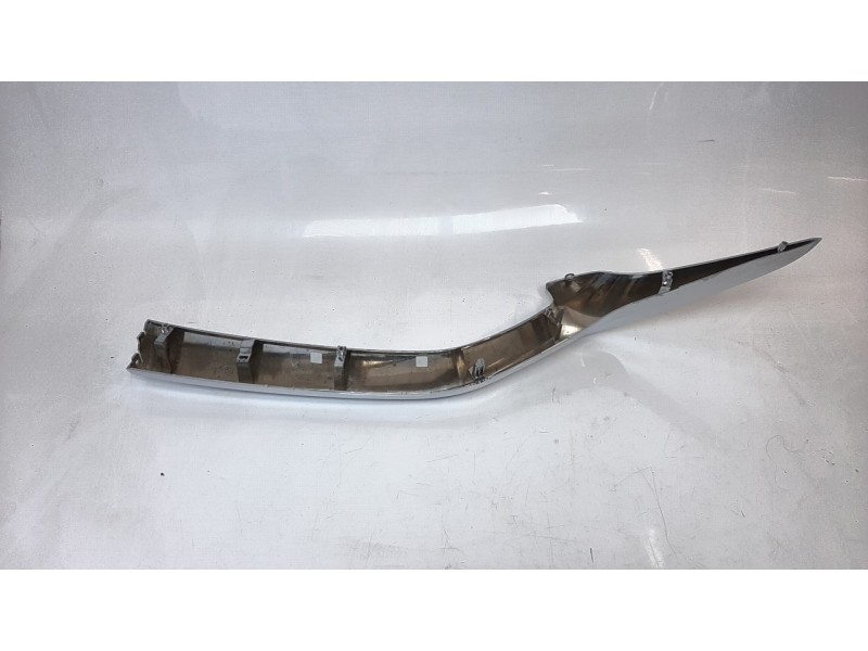 Recambio de moldura bajo faro derecho para mazda cx-5 evolution 2wd referencia OEM IAM KB8A507J1  
