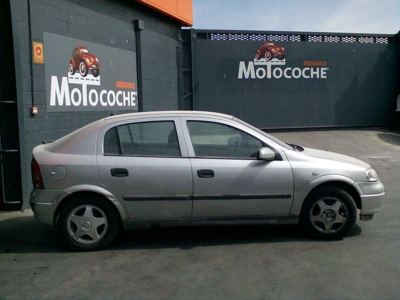 opel astra g berlina del año 2000