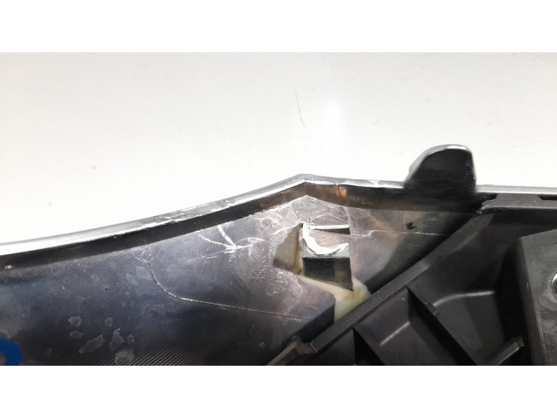 Recambio de rejilla delantera para hyundai santa fe 2.2 crdi cat referencia OEM IAM 96366S1100  