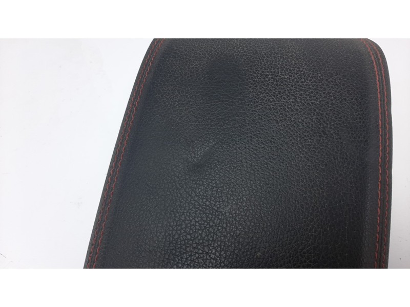 Recambio de apoyabrazos central para mercedes-benz clase cla (w117) cla 180 (117.342) referencia OEM IAM A2466805302  