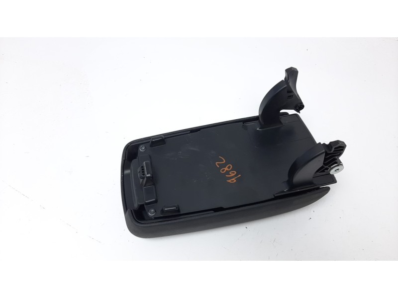 Recambio de apoyabrazos central para mercedes-benz clase cla (w117) cla 180 (117.342) referencia OEM IAM A2466805302  