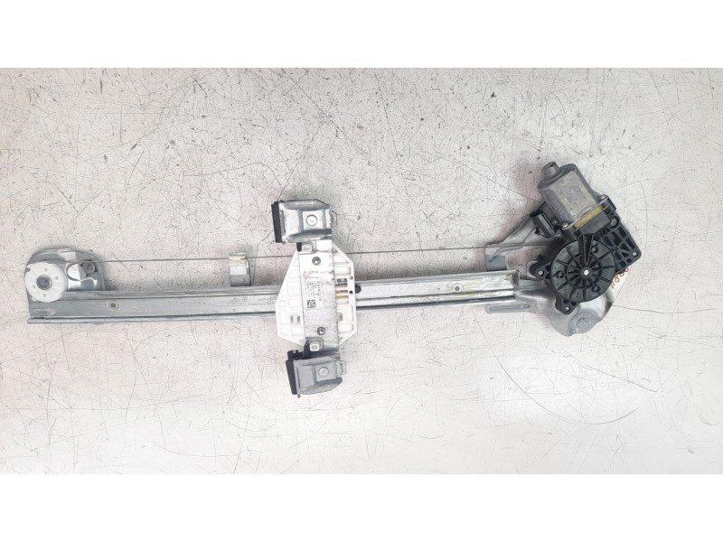 Recambio de elevalunas trasero derecho para ssangyong rexton limited 4x4 referencia OEM IAM 7332136000  
