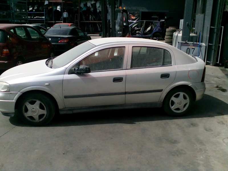 opel astra g berlina del año 2000