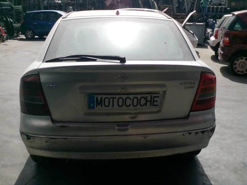 opel astra g berlina del año 2000