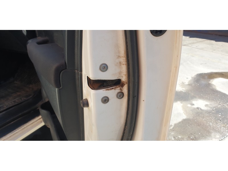 Recambio de cerradura puerta delantera derecha para toyota hilux vii 2.4 d referencia OEM IAM 6903002480  