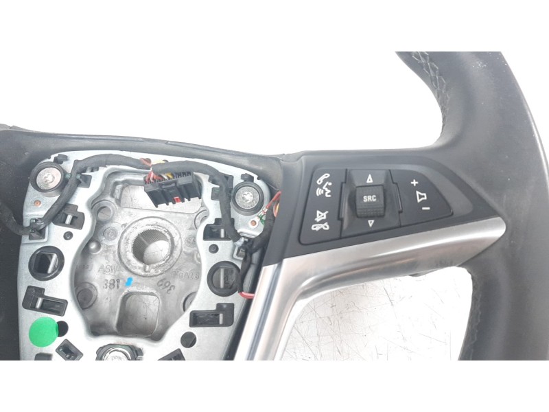 Recambio de volante para opel insignia berlina 2.0 16v cdti referencia OEM IAM 13330716  