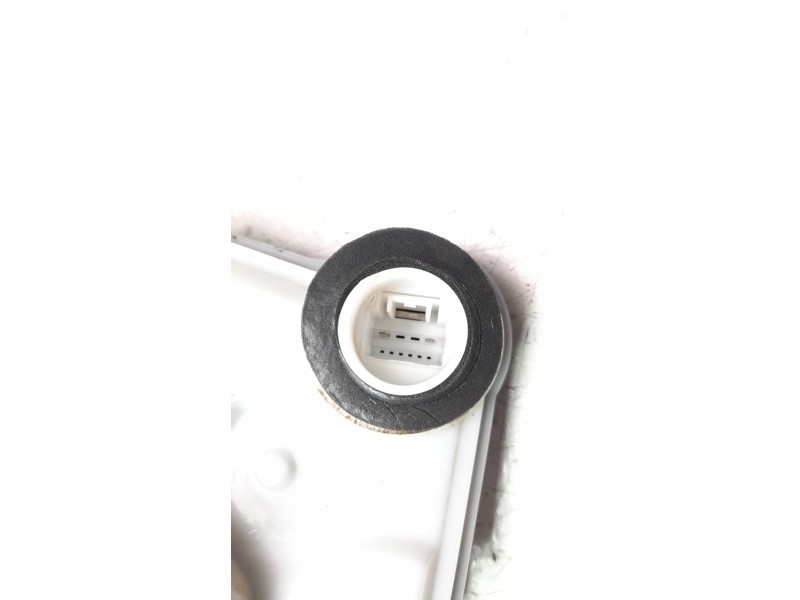 Recambio de cerradura puerta delantera derecha para toyota hilux vii 2.4 d referencia OEM IAM 6903002480  