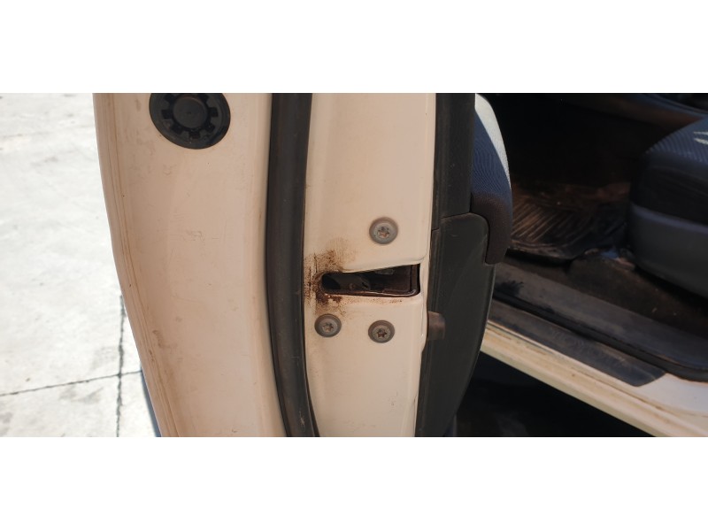 Recambio de cerradura puerta delantera izquierda para toyota hilux vii 2.4 d referencia OEM IAM 6904002450  