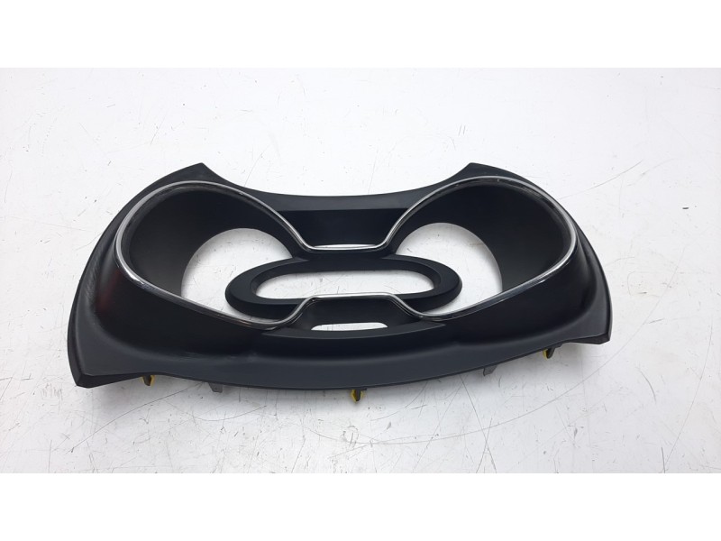 Recambio de moldura para renault captur 1.5 dci diesel fap energy referencia OEM IAM 682504768R  