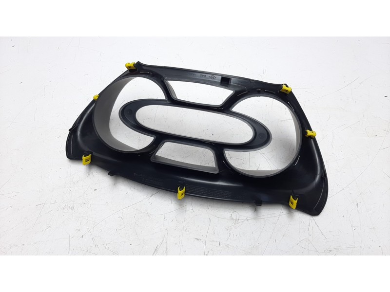 Recambio de moldura para renault captur 1.5 dci diesel fap energy referencia OEM IAM 682504768R  