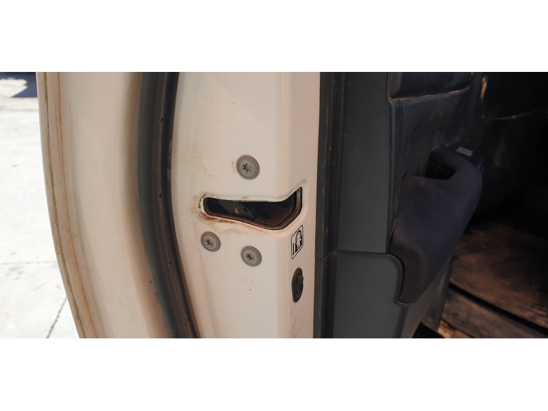 Recambio de cerradura puerta trasera izquierda para toyota hilux vii 2.4 d referencia OEM IAM 690600K090  