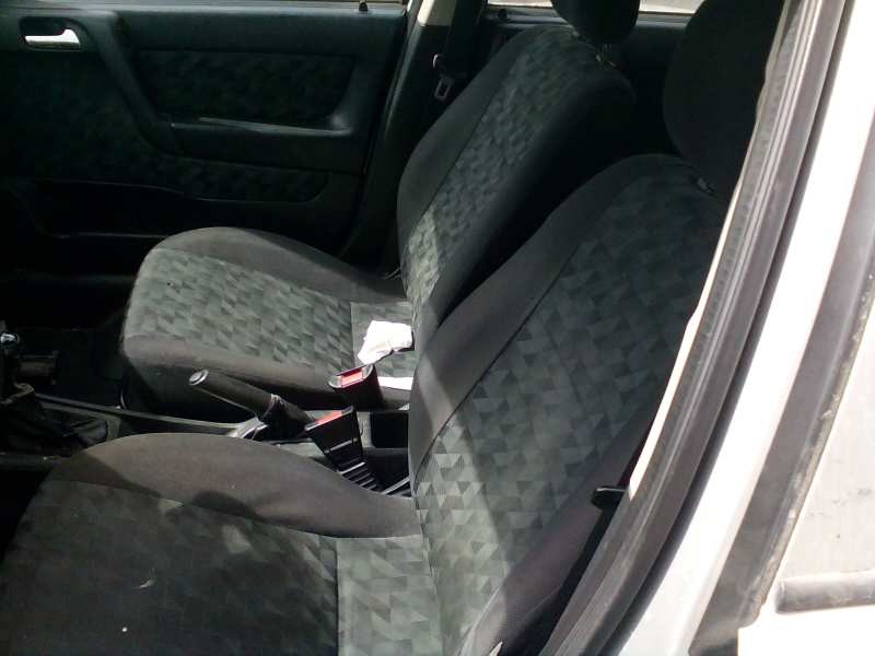 opel astra g berlina del año 2000